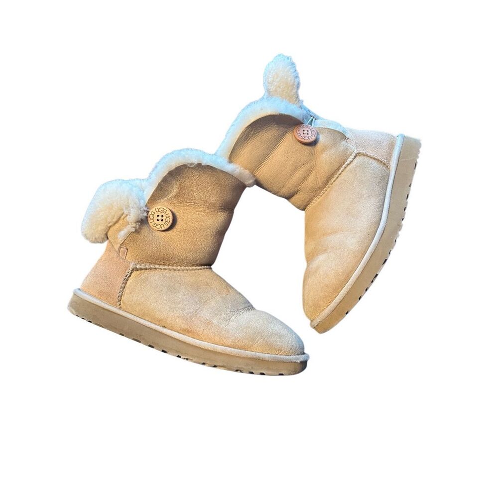 Ugg Bailey button boot light sand sz 10
